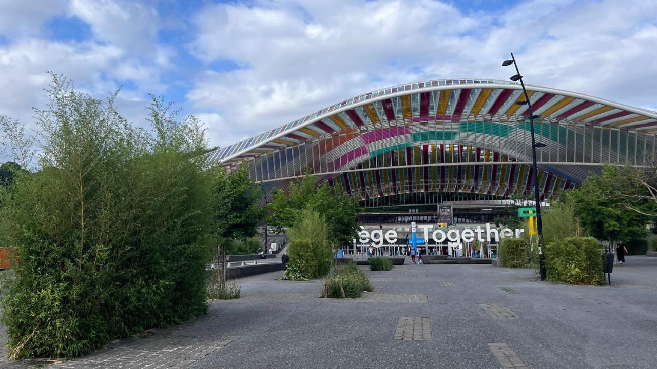 Paradis Express Neuf Face Aux Guillemins Liege Bagian luar foto